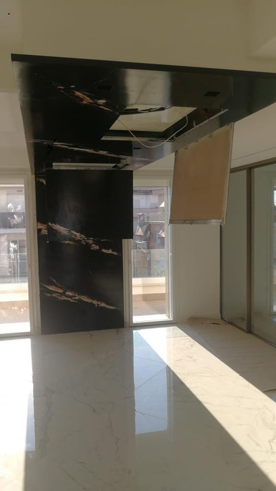 Rivestimento effetto marmo nero con venature