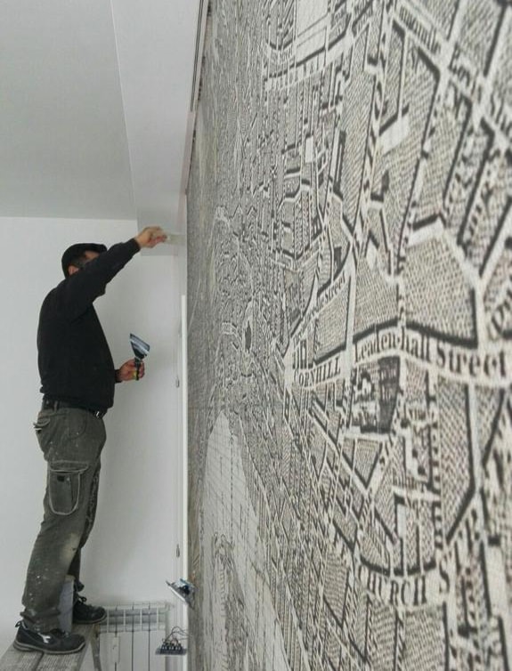 Artigiano al lavoro su carta da parati